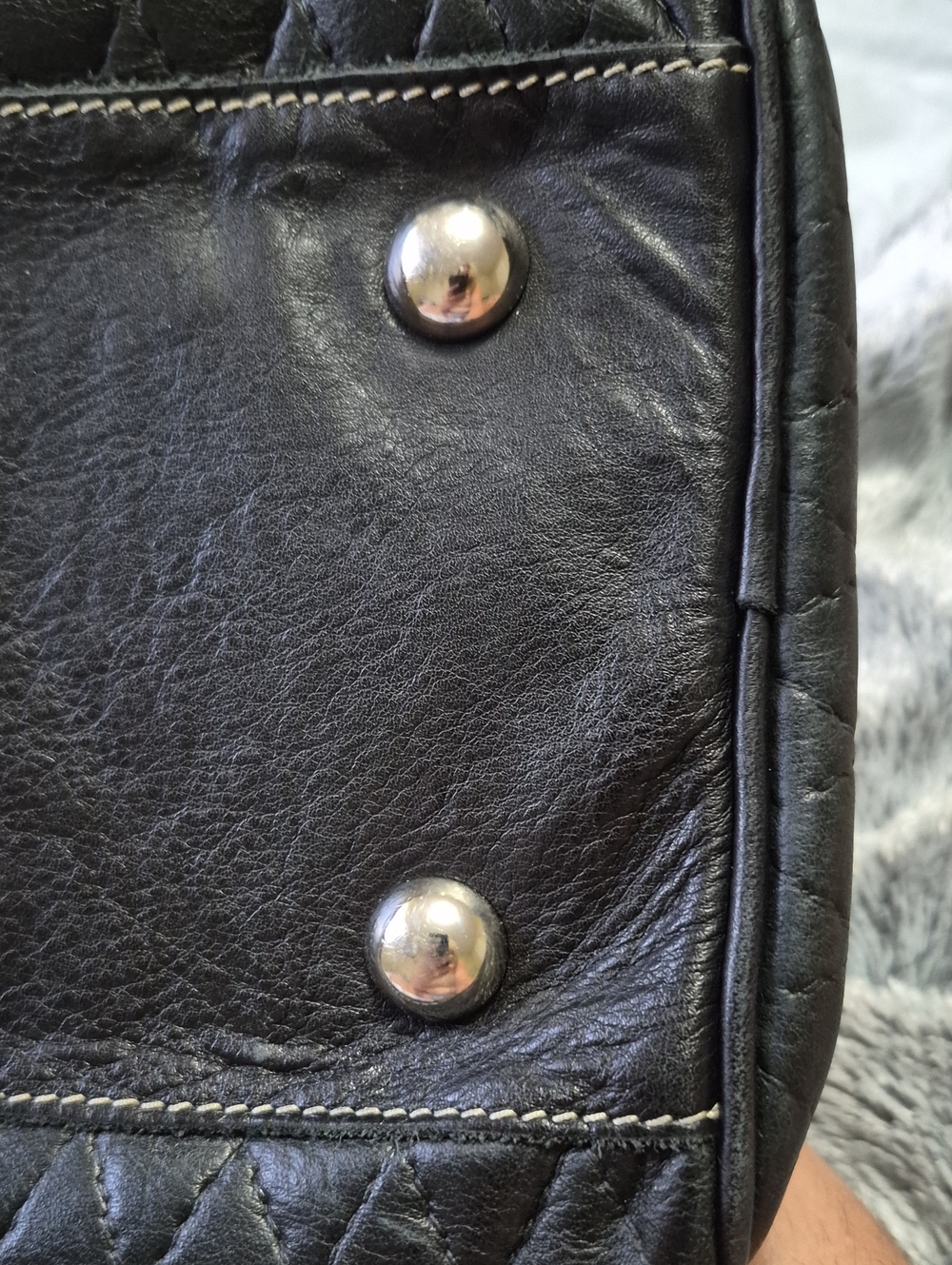 Roots Quilted Leather Tote Bag - Black - Picture 3 of 9